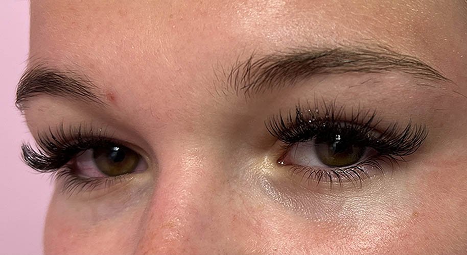 Extension de cils à Saintes